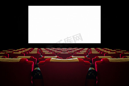 有红色座位和宽白色屏幕的电影院大厅