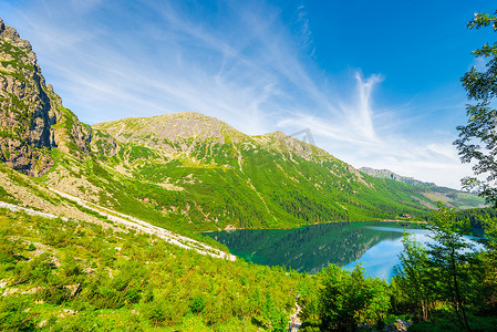 从山上到波拉的 Morskie Oko 湖的美丽景色