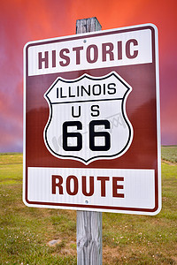历史悠久的伊利诺伊州 66 号公路棕色标志。