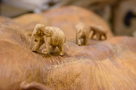 泰国手工雕刻大象