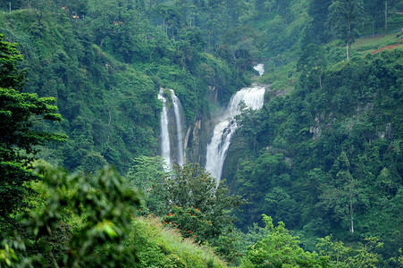 壶口瀑布手绘摄影照片_斯里兰卡美丽的瀑布