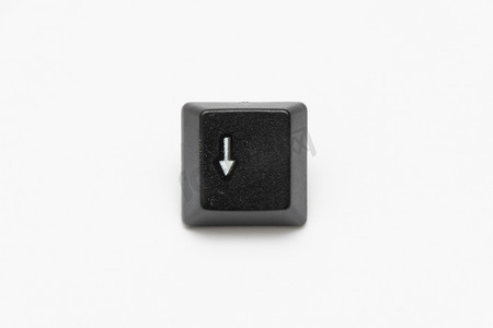 具有不同字母向下箭头的键盘单个黑键