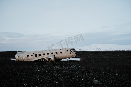 飞机残骸摄影照片_冰岛 DC-3 飞机残骸