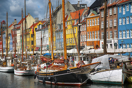 丹麦哥本哈根 — 2016年8月14日：新港码头的船只