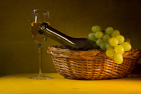 l绿葡萄摄影照片_绿葡萄和白葡萄酒