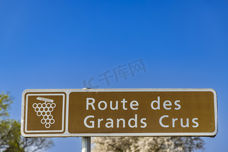 奥特曼相信光摄影照片_法国勃艮第博讷附近的葡萄酒之路（Route des Grands Crus）