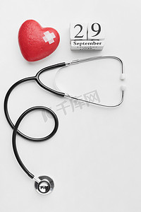 顶视图世界心脏日概念听诊器。