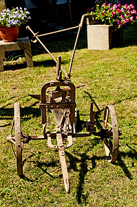 老式农业机械犁