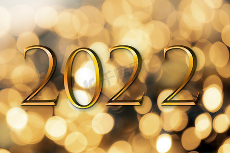 2022 年写在木制立方体上，金色豪华字母带有闪亮的散景背景，新年庆祝概念闪闪发光
