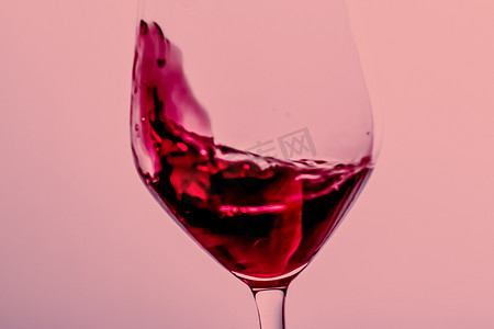 儿童天安门摄影照片_水晶玻璃中的红酒、酒精饮料和豪华开胃酒、酿酒和葡萄栽培产品