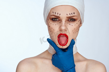 女性患者年轻化面部注射整容手术隔离背景