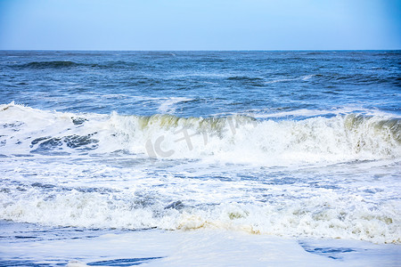 波涛汹涌的海洋摄影照片_波涛汹涌的海洋风景背景