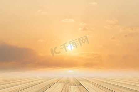 木地板和天空背景当太阳落山时