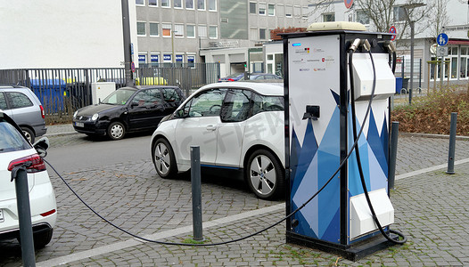 德国下萨克森州不伦瑞克，2018年1月27日：德国不伦瑞克电动汽车充电站，社论