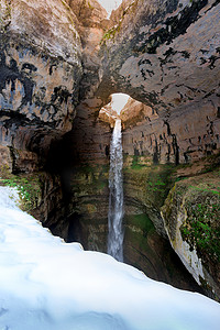 黎巴嫩坦努林附近的巴塔拉峡谷瀑布