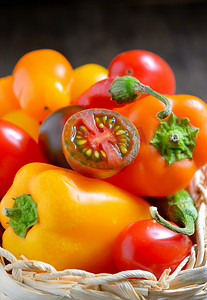 新鲜成熟的蔬菜西红柿