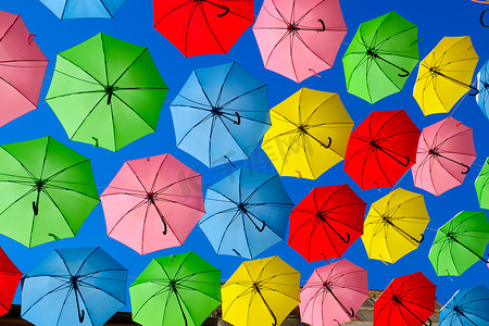 耶路撒冷的彩色雨伞作为装饰