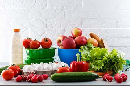 健康生活方式的新鲜水果和有机蔬菜，安排不同的有机蔬菜以健康饮食和节食