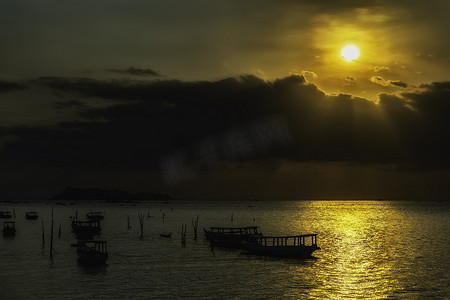 云洞摄影照片_丹绒可拉央海滩