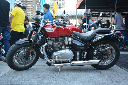 Triumph Speedmaster 摩托车在菲利比帕西格的第 2 Ride Ph