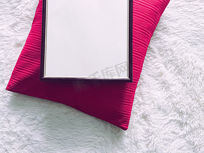 粥店海报摄影照片_黑色木框和粉色枕头，用于印刷模型、豪华家居装饰和室内设计、海报和可印刷艺术