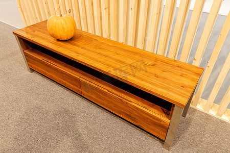 木质矮餐具柜