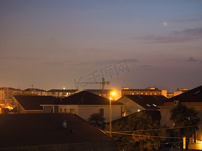 夜景树木摄影照片_繁星点点的夜景