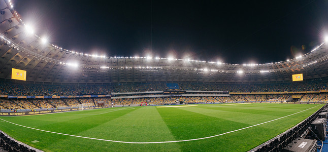 欧洲春宫摄影照片_2020 年欧洲杯预选赛乌克兰队对阵葡萄牙队在奥林匹克体育场举行的足球比赛