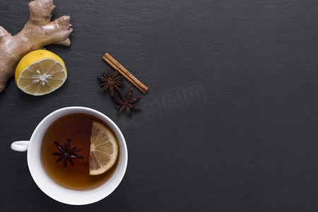柠檬茶配生姜肉桂。