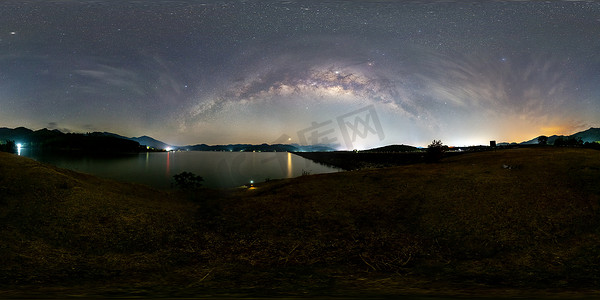 360全景vr摄影照片_全景VR360银河和乡村道路。 