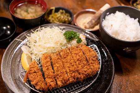 炸猪排套餐、炸猪肉、传统日本料理
