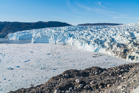 格陵兰岛西部 Eqi 冰川的格陵兰冰川前缘，又名伊卢利萨特冰川