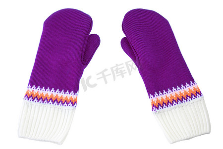 白色背景上孤立的紫色和白色针织手套