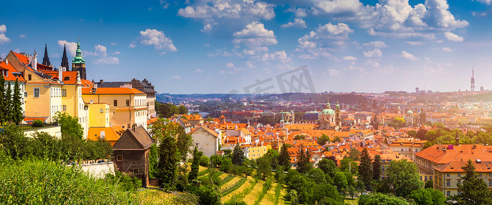 布拉格城堡和小城镇全景。