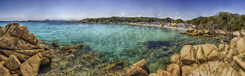 意大利撒丁岛翡翠海岸风景秀丽的卡普里乔利海滩