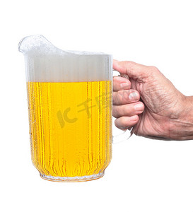 手拿着啤酒罐