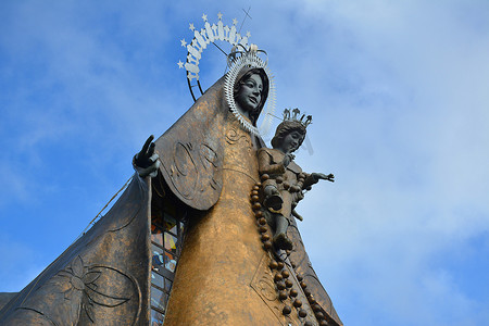 奈斯纳摄影照片_菲律宾黎刹塔奈的罗萨里奥女王雕像立面