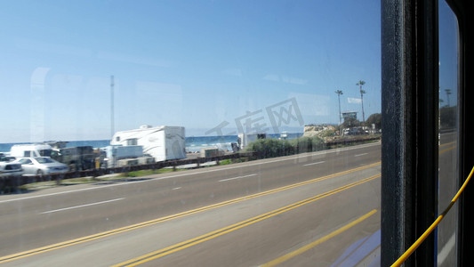 公共汽车窗口，太平洋海岸高速公路，高速公路 101，美国加利福尼亚州。
