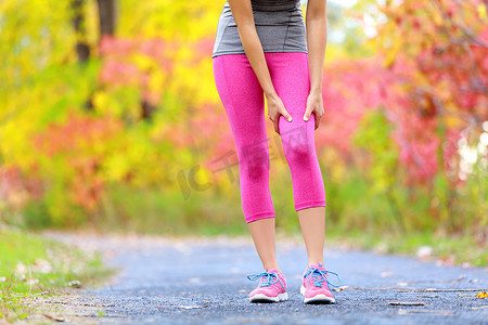 女子运动跑步者大腿肌肉损伤