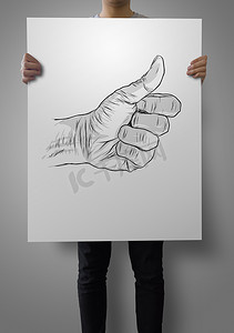男人展示海报手绘的手竖起大拇指作为浓缩
