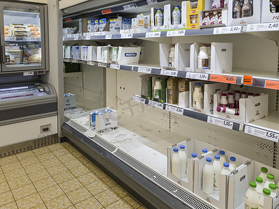 希腊塞萨洛尼基超市冠状病毒短缺。