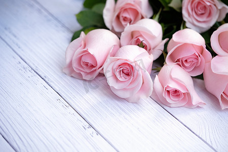 粉色夏天背景摄影照片_美丽的软粉色玫瑰花束