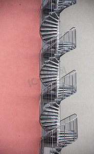 螺旋楼梯作为房屋外部的紧急出口