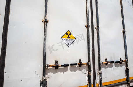 告背景摄影照片_危险品运输标签上的辐射警告标志 Cl
