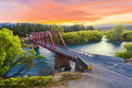 新西兰克鲁萨河上的克莱德桥
