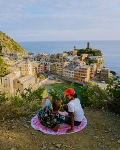 意大利五渔村 Vernazza 风景如画的沿海村庄。