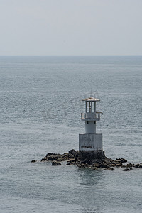海边灯塔 涨水时仿佛在海中