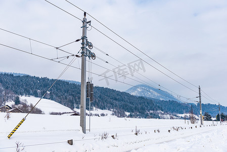 架空摄影照片_铁路电气化系统-电力架空线