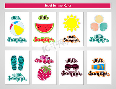 一套带有夏季符号和字母的夏季卡片。