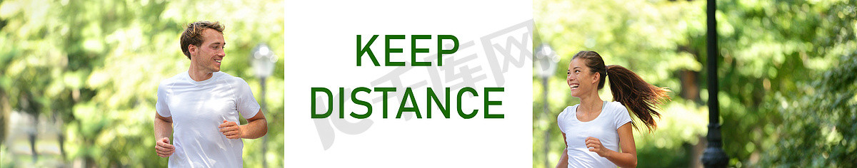 KEEP DISTANCE Covid-19社交距离横幅，上面是快乐、健康、活跃的朋友在城市公园的户外散步。 